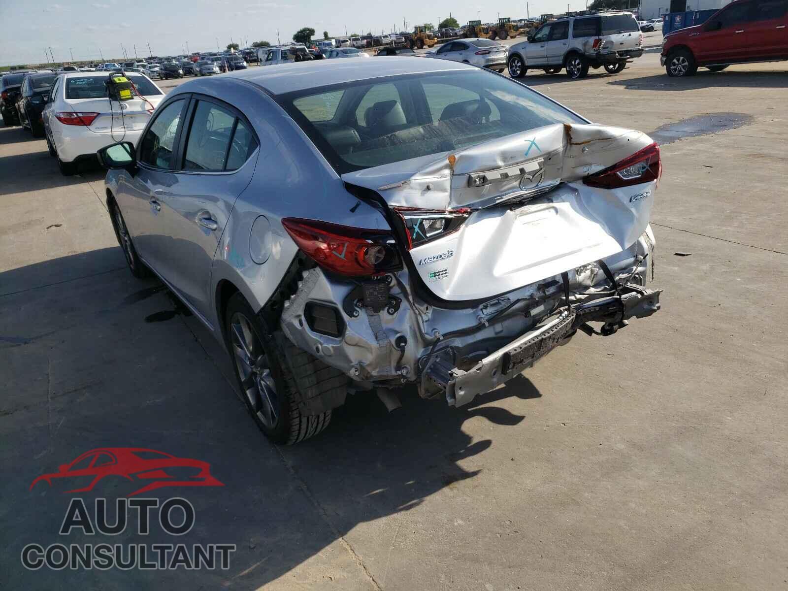 MAZDA 3 2018 - 3MZBN1V39JM209980