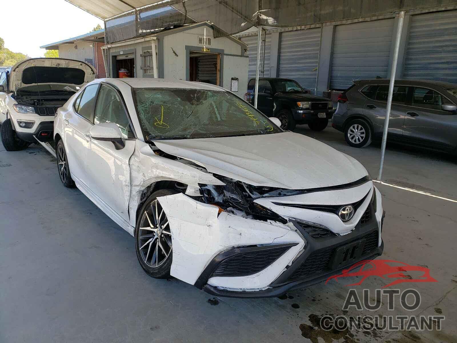 TOYOTA CAMRY 2021 - 4T1G11AK8MU425218