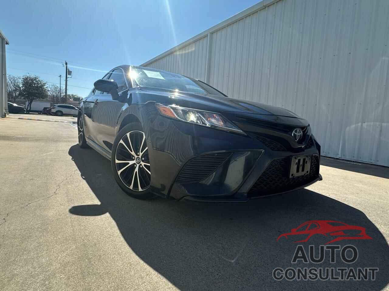 TOYOTA CAMRY 2018 - 4T1B11HK8JU042861