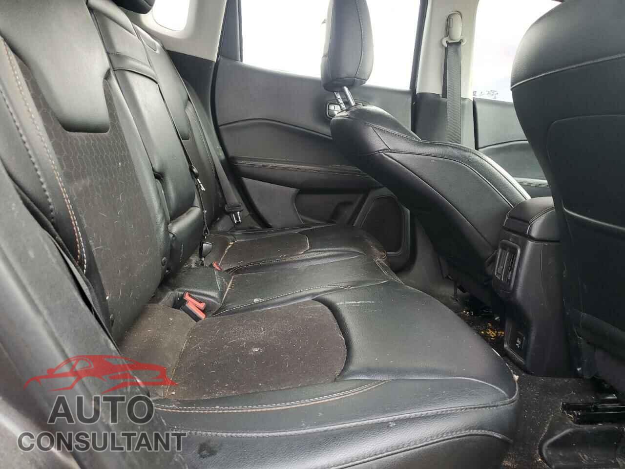 JEEP COMPASS 2018 - 3C4NJDBB5JT423122