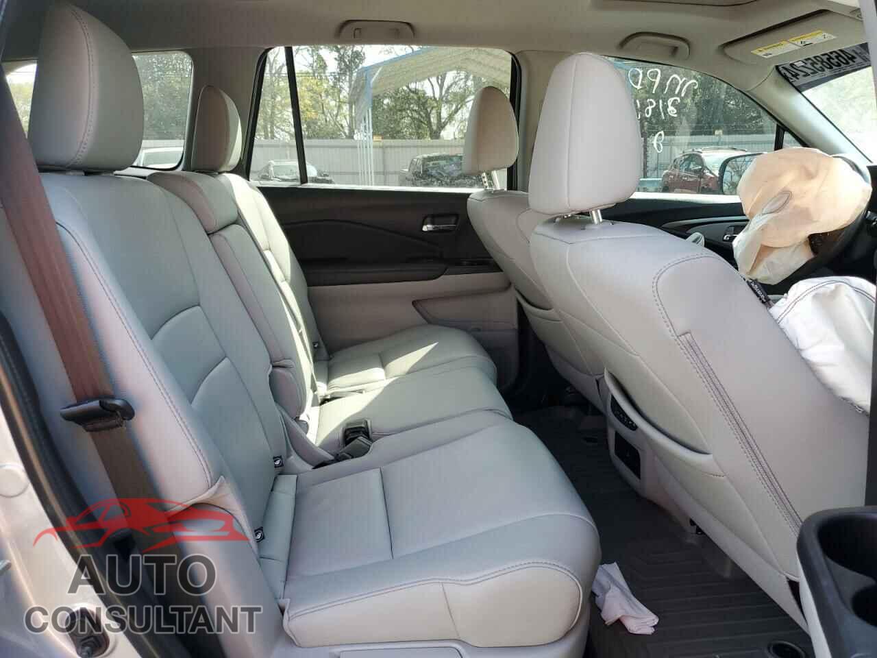 HONDA PILOT 2018 - 5FNYF5H50JB032321