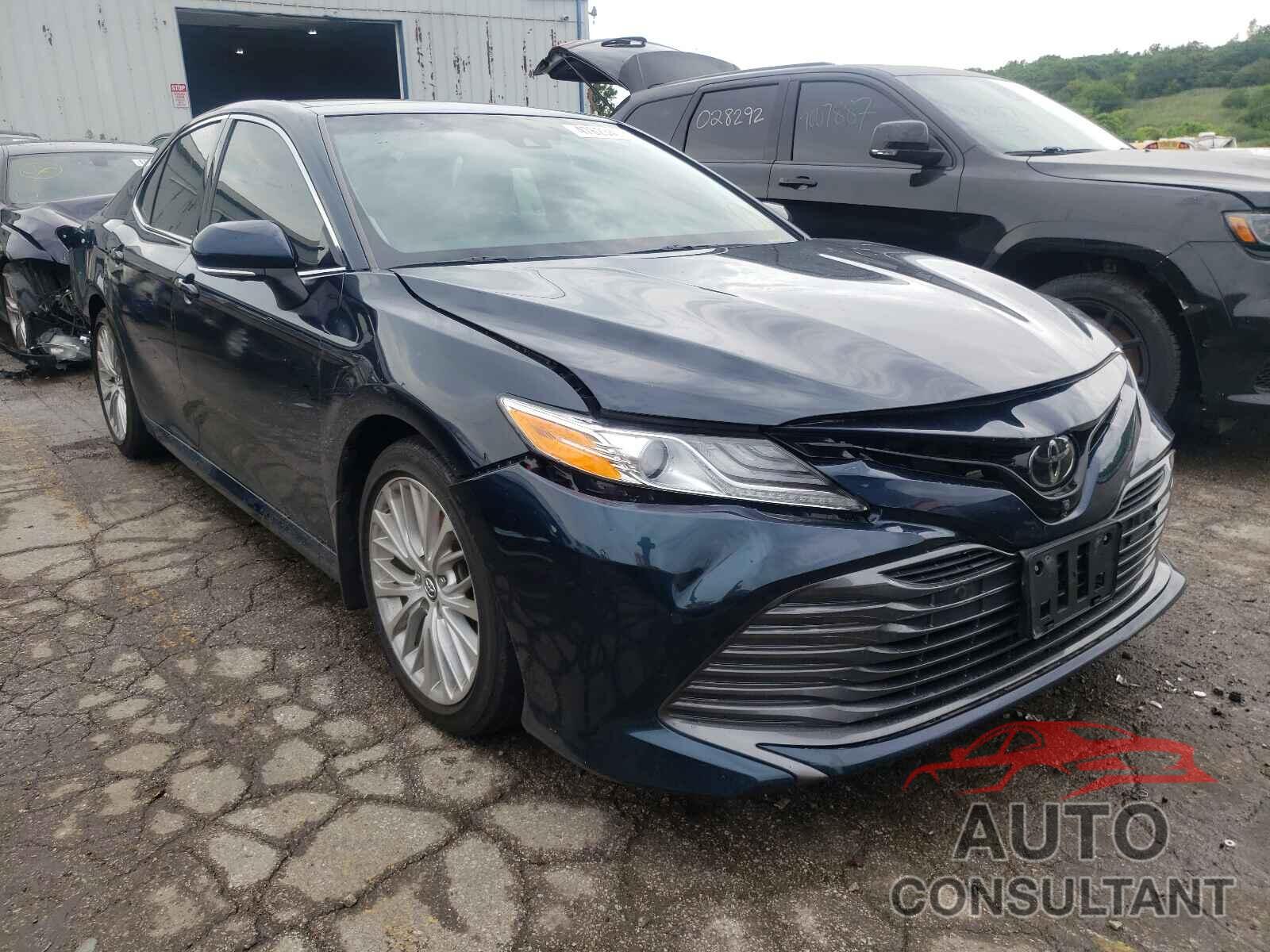 TOYOTA CAMRY 2018 - 4T1B11HK0JU600346