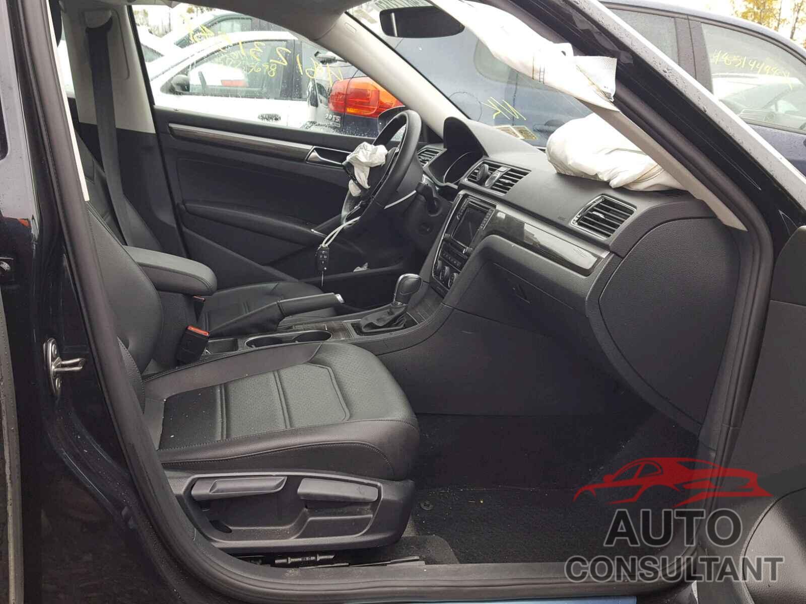 VOLKSWAGEN PASSAT 2017 - 1VWHM7A35HC064048