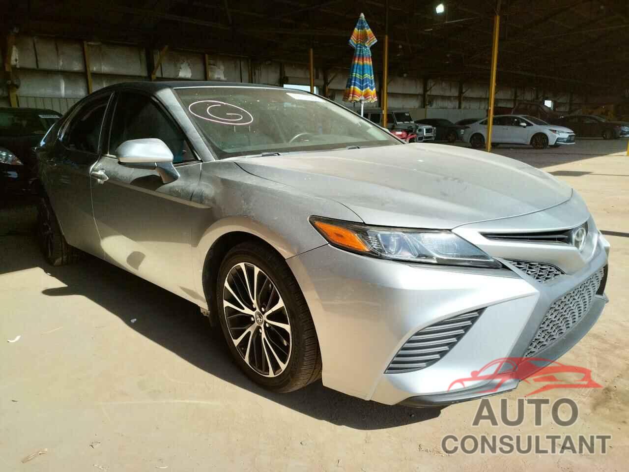 TOYOTA CAMRY 2018 - 4T1B11HK0JU576906