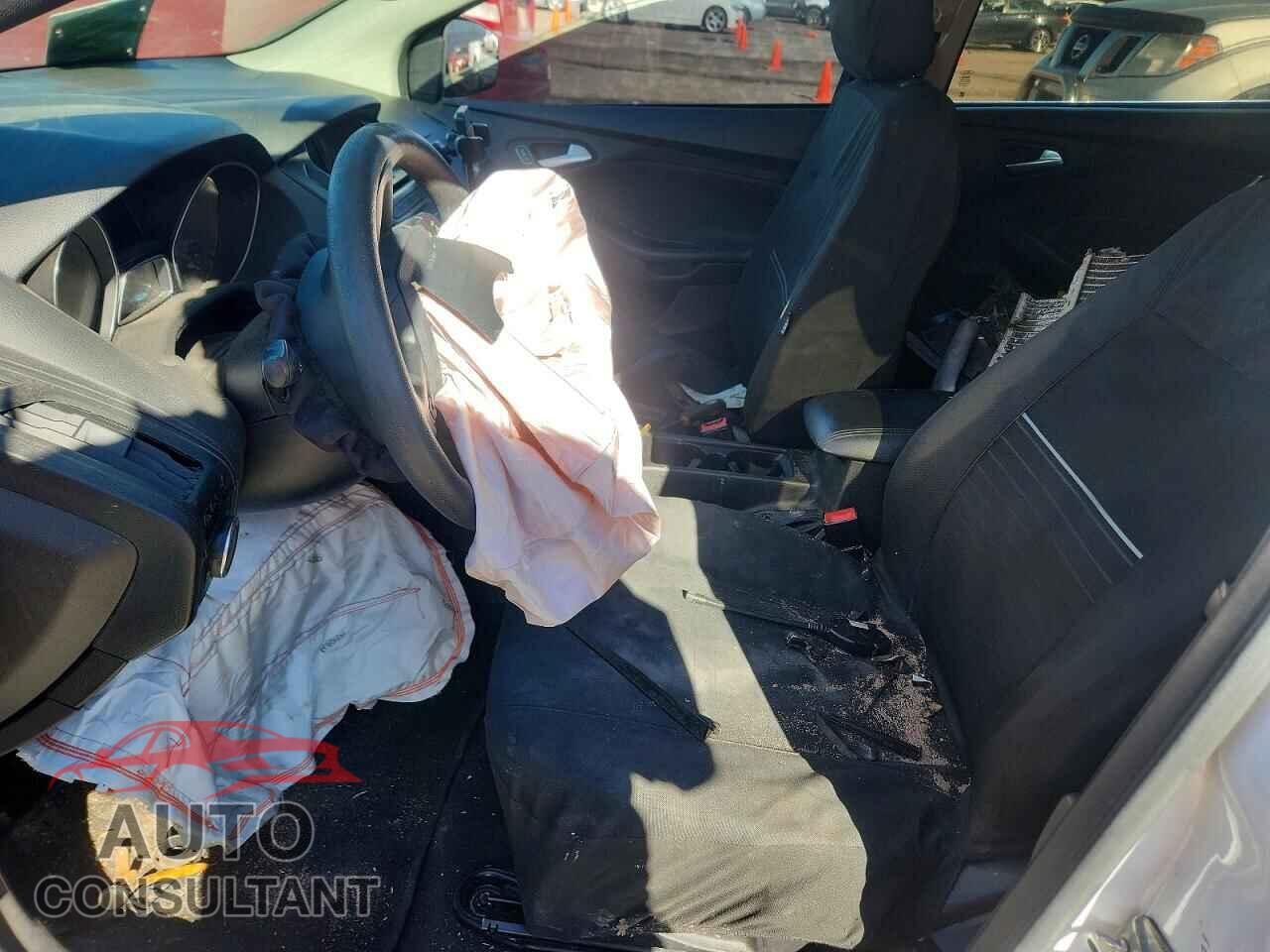 FORD FOCUS 2017 - 1FADP3F20HL320152