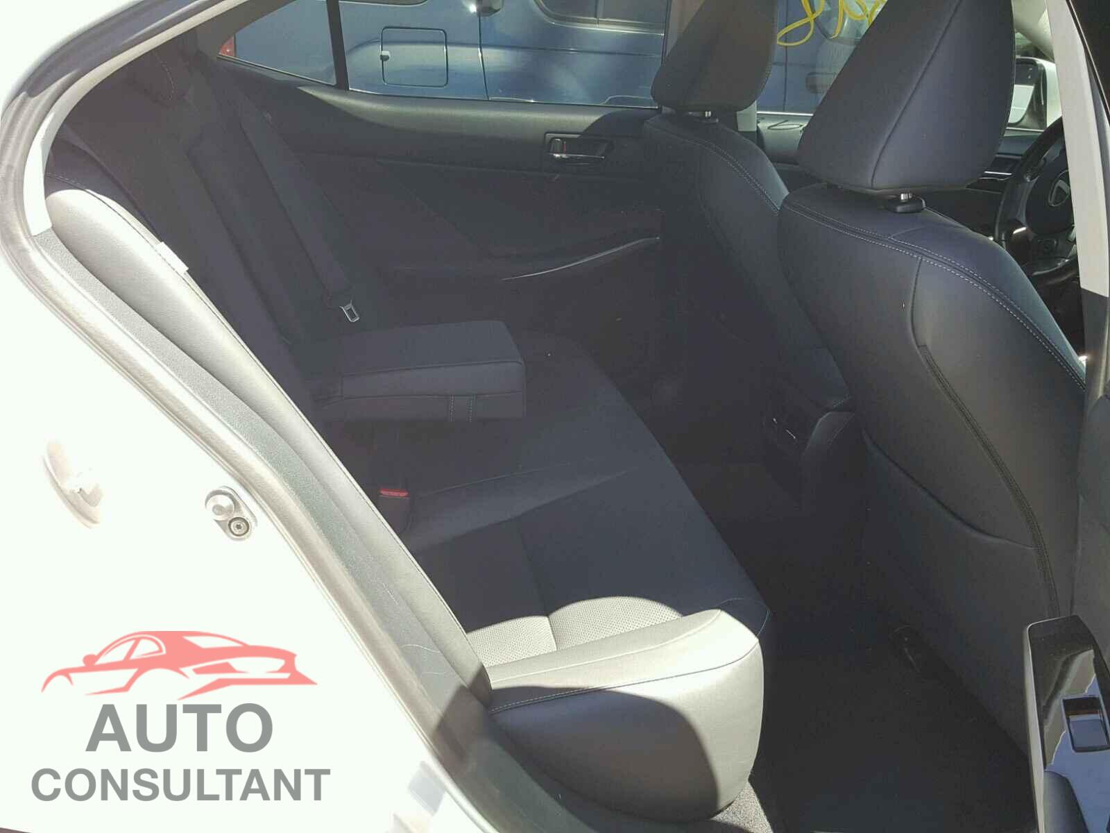 LEXUS IS 2016 - JTHBA1D28G5028437