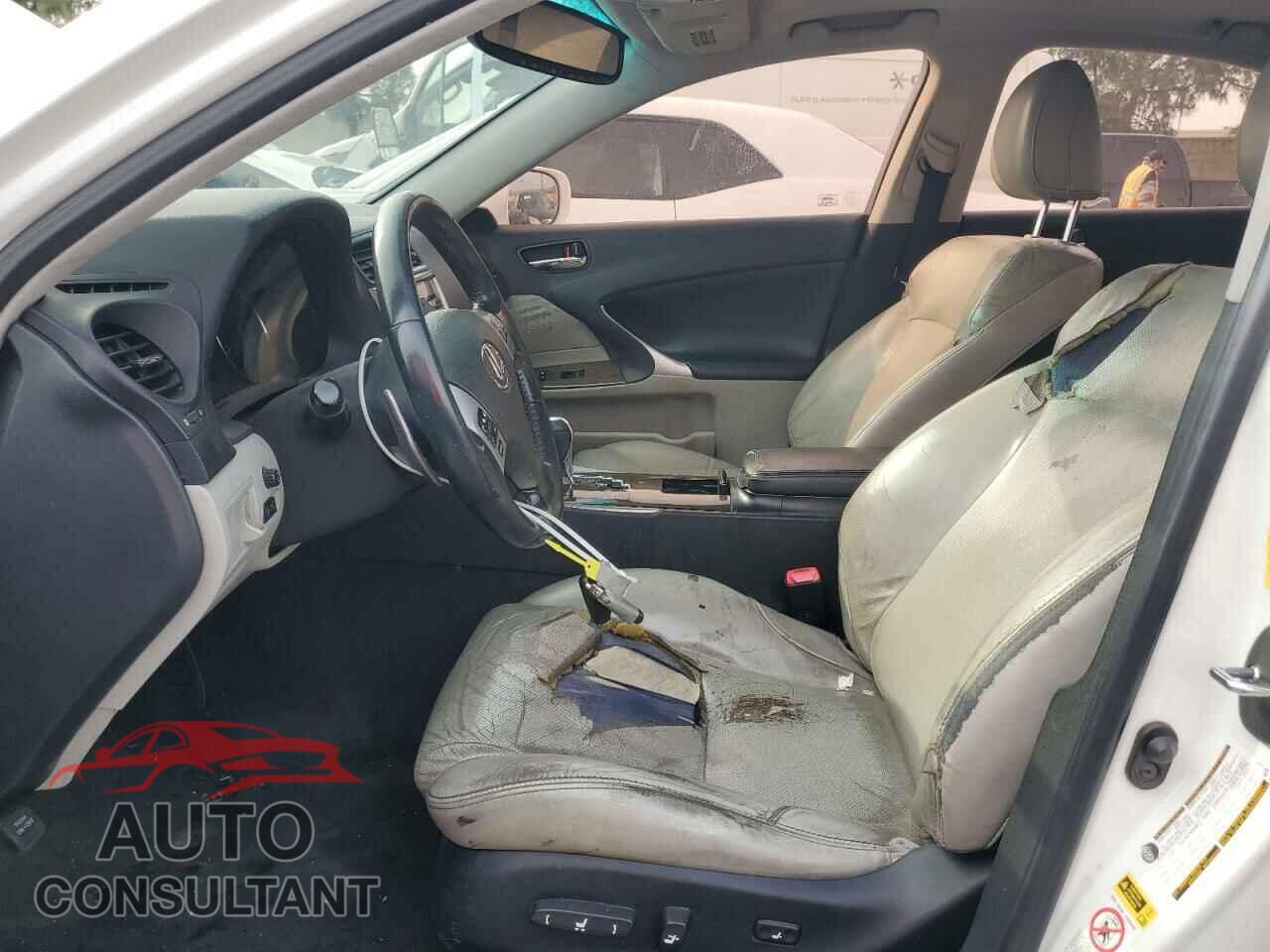 LEXUS IS 2011 - JTHBF5C28B5141324