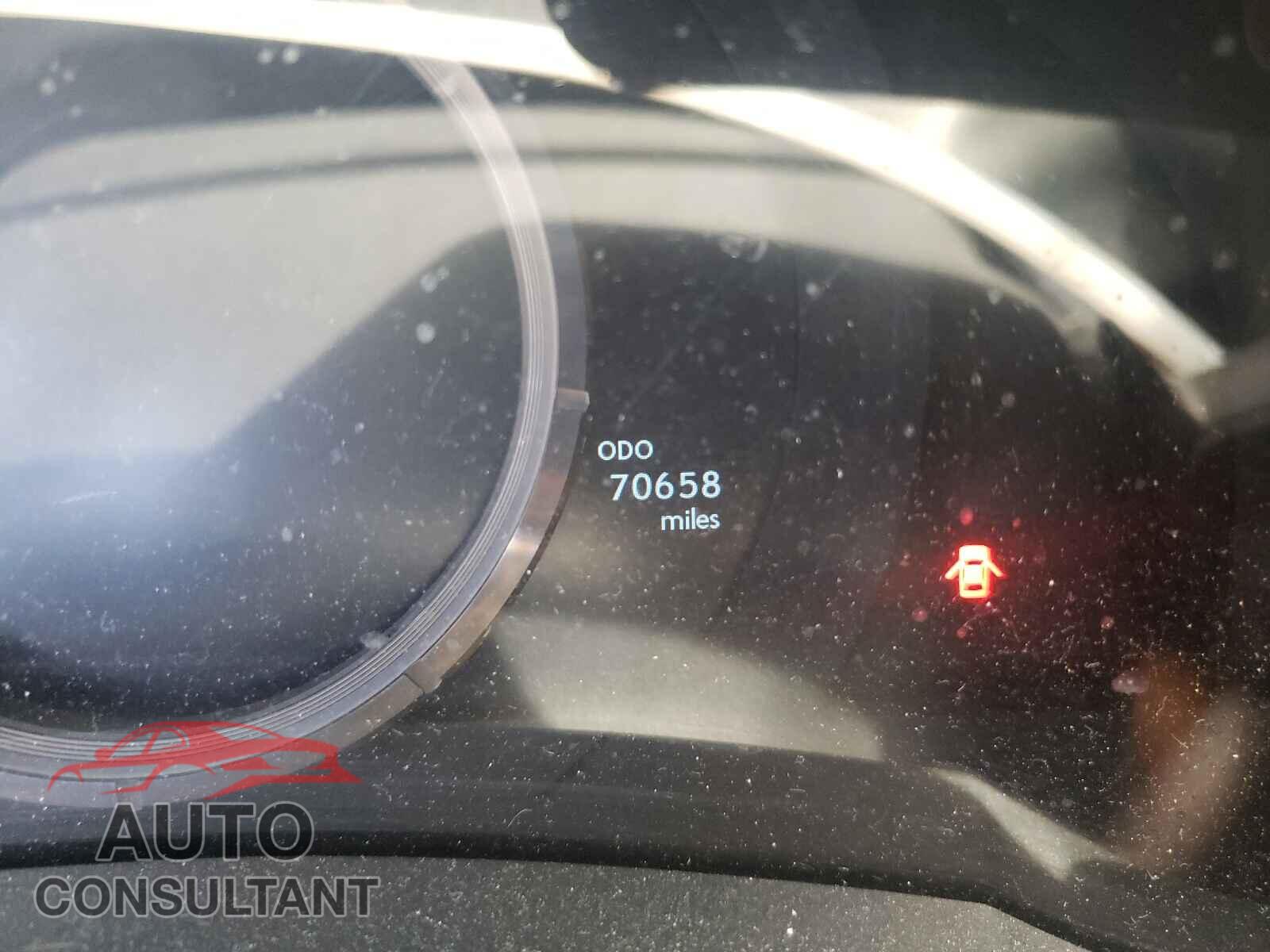 LEXUS IS 2017 - JTHBA1D22H5051052