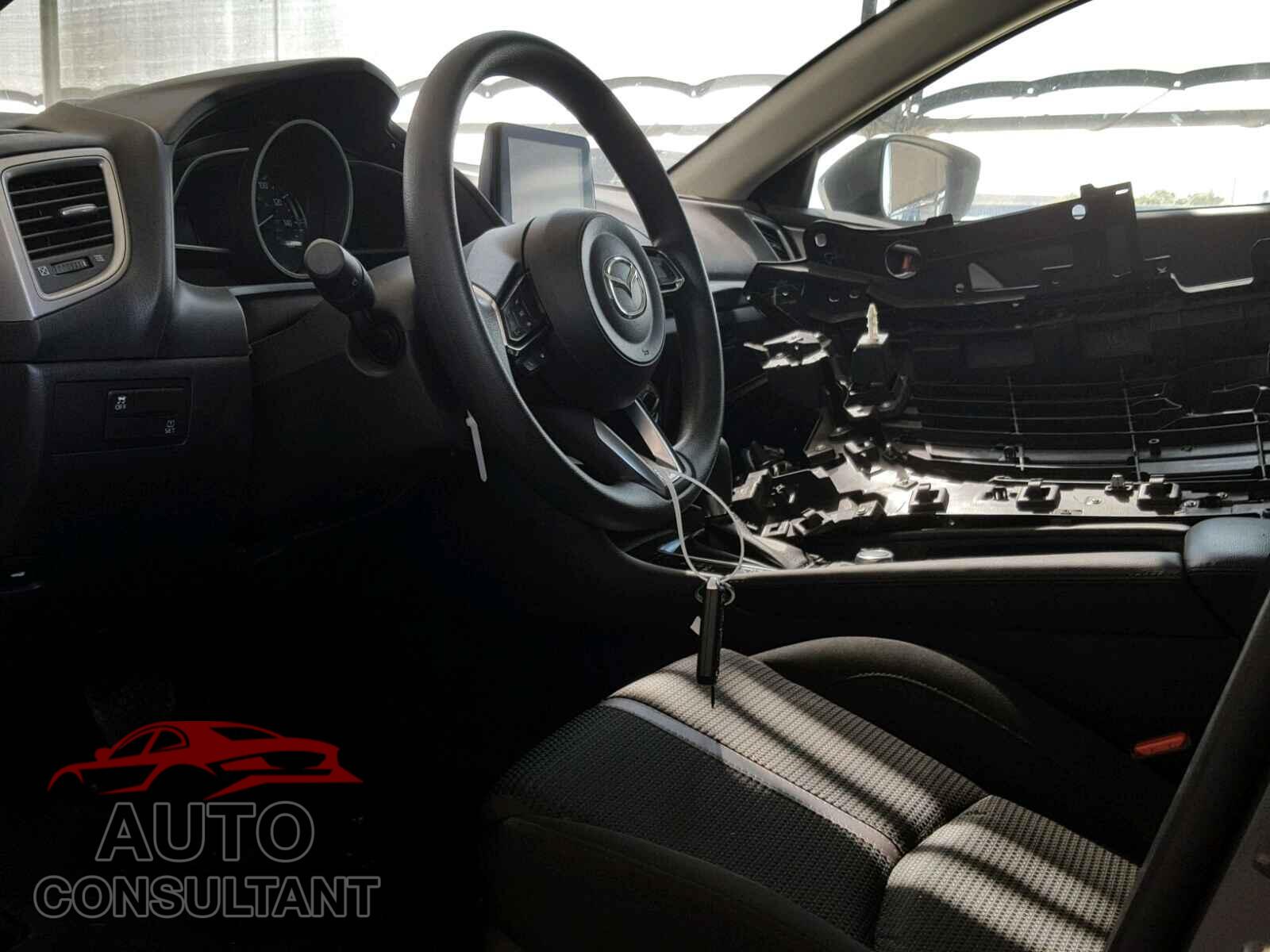MAZDA 3 2017 - 3MZBN1U73HM108514