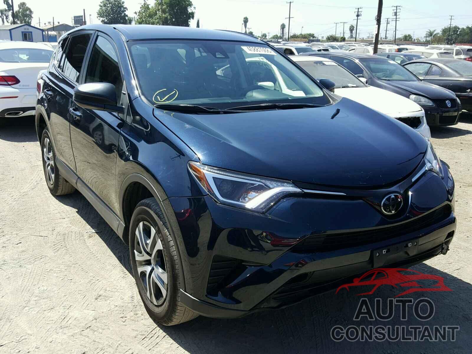 TOYOTA RAV4 LE 2017 - JTMZFREV1HJ146461
