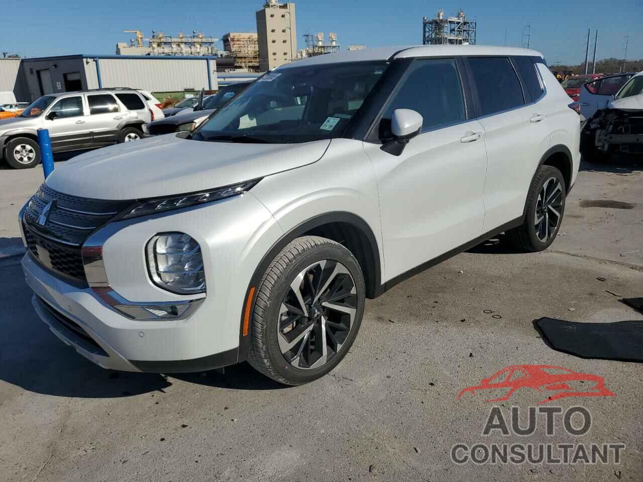 MITSUBISHI OUTLANDER 2023 - JA4J3UA81PZ038103