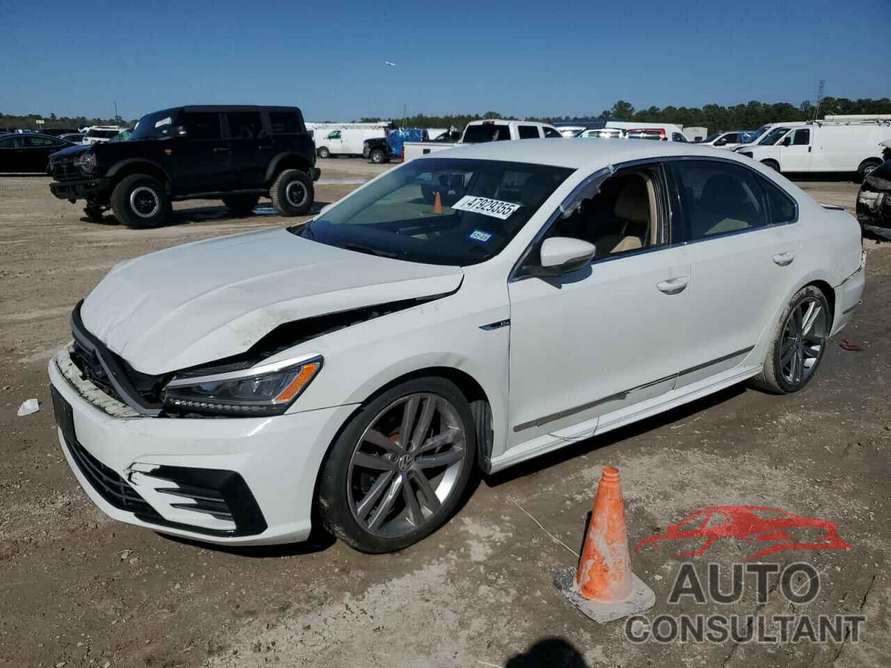 VOLKSWAGEN PASSAT 2017 - 1VWDT7A32HC020722