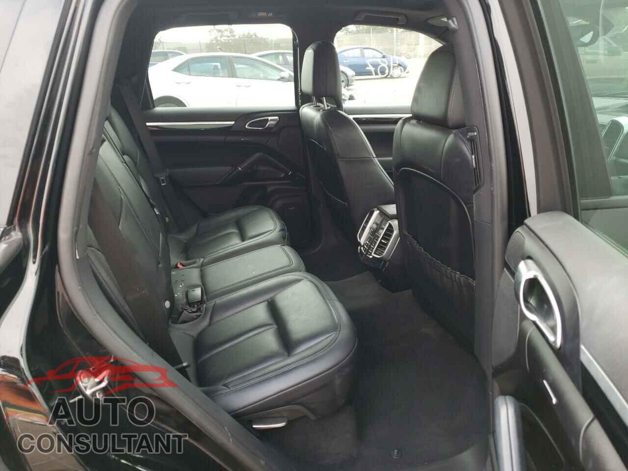 PORSCHE CAYENNE 2016 - WP1AA2A26GKA09070