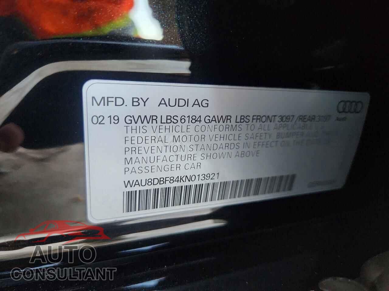 AUDI A8 2019 - WAU8DBF84KN013921