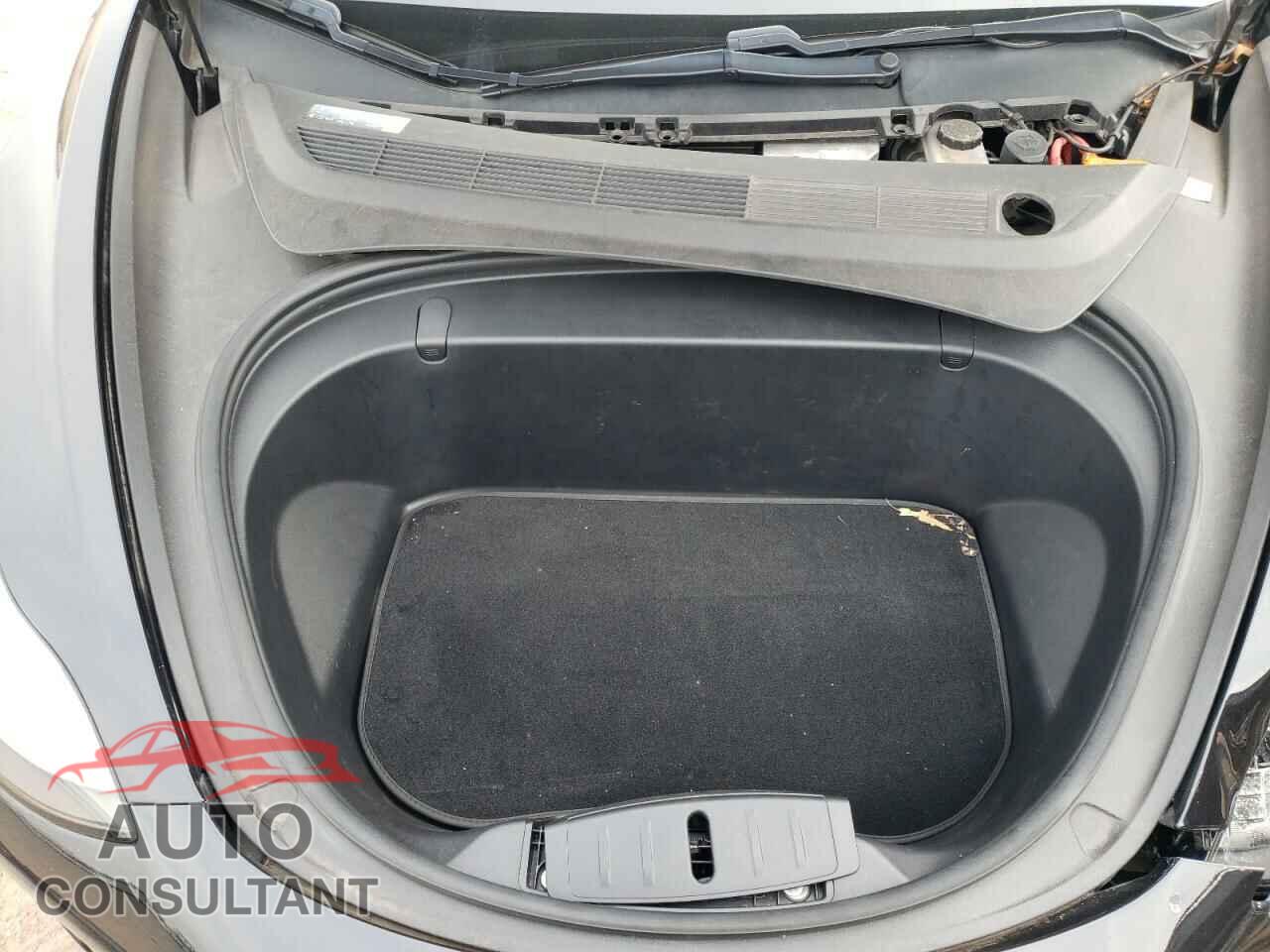 TESLA MODEL 3 2018 - 5YJ3E1EBXJF095927