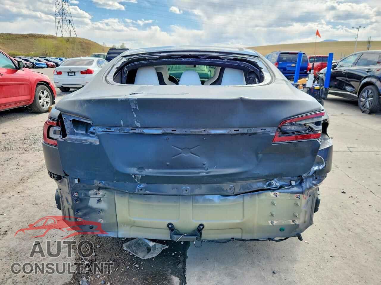 TESLA MODEL S 2018 - 5YJSA1E23JF275726