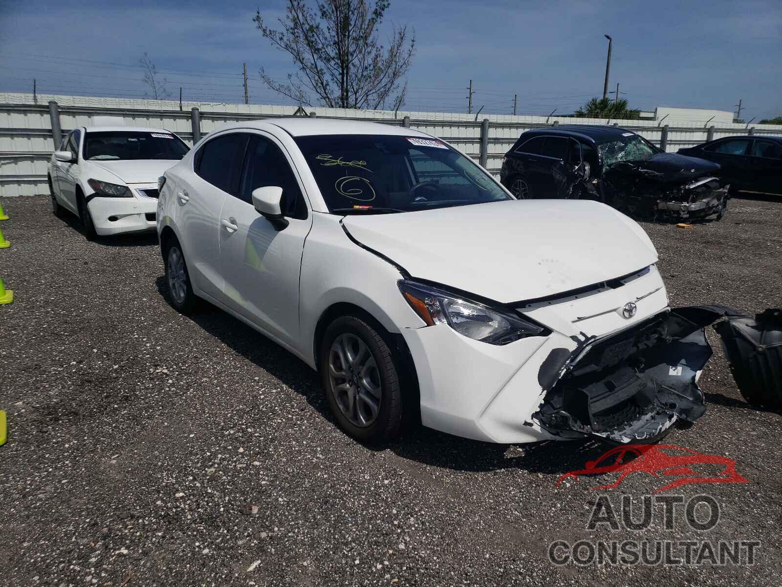 TOYOTA YARIS 2017 - 3MYDLBYV6HY186957
