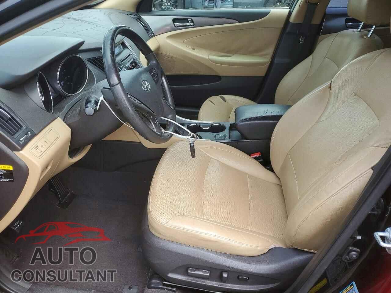 HYUNDAI SONATA 2012 - KMHEC4A43CA059138