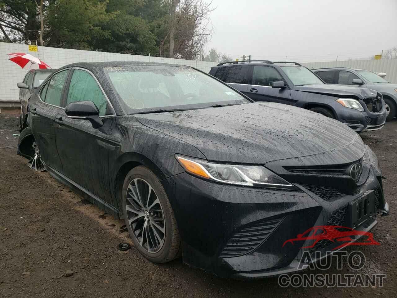 TOYOTA CAMRY 2018 - 4T1B11HK4JU028861