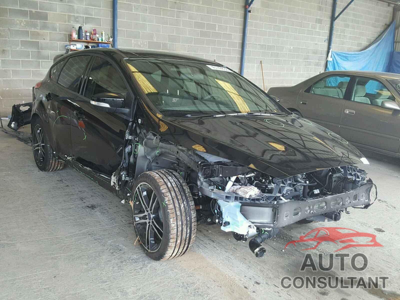 FORD FOCUS 2018 - 1FADP3L92JL264903
