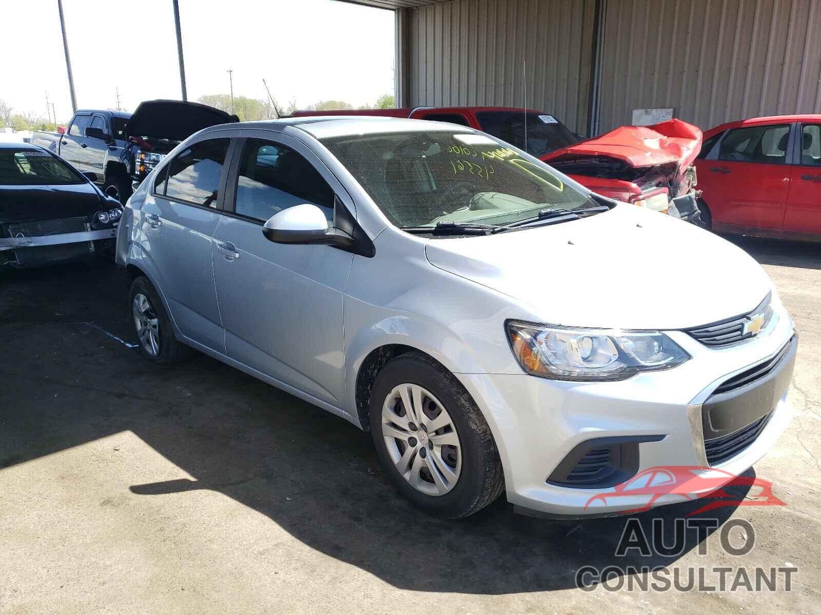 CHEVROLET SONIC 2018 - 1G1JB5SH1J4133125