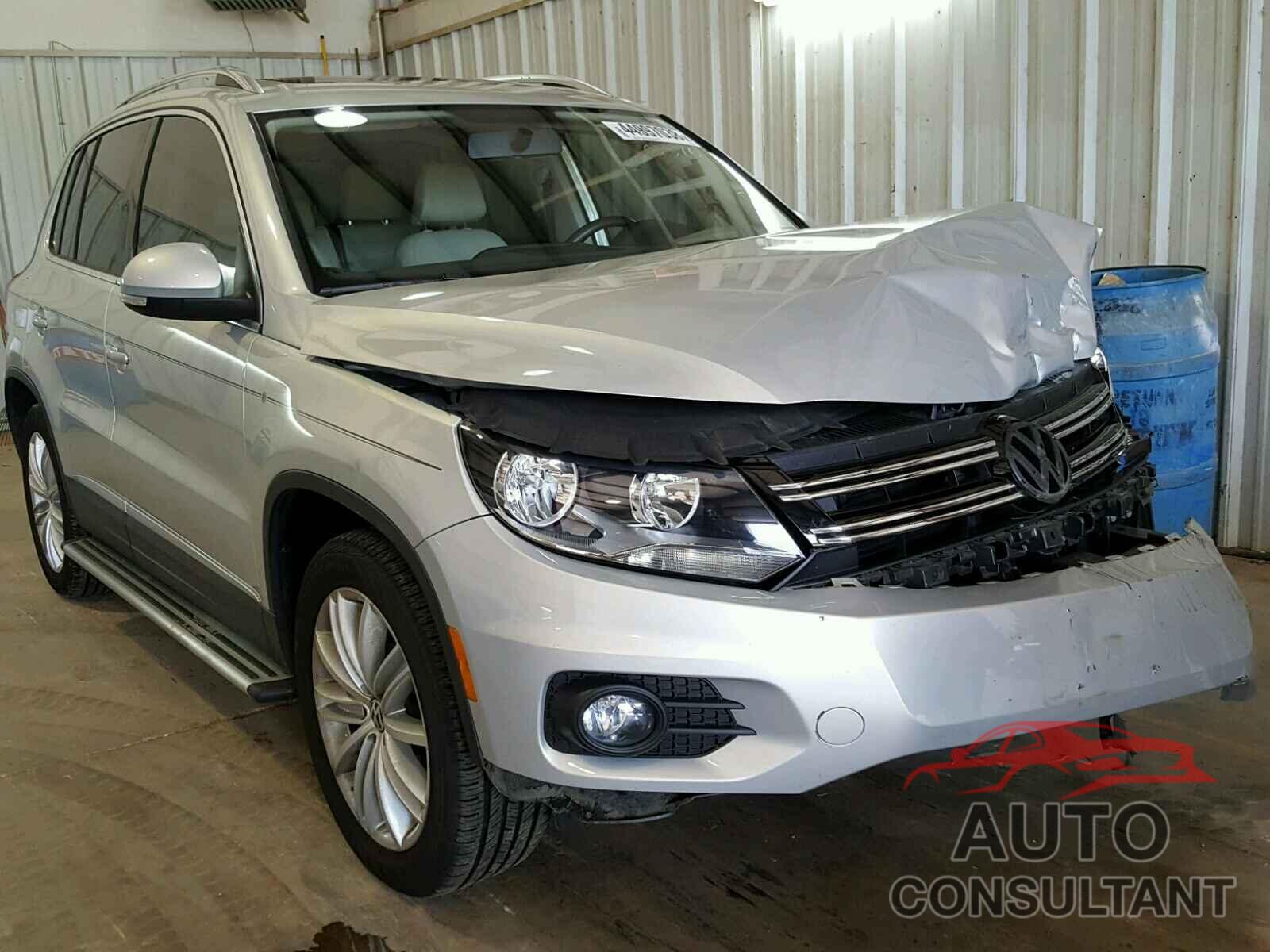 VOLKSWAGEN TIGUAN S 2015 - WVGAV7AX8FW580576