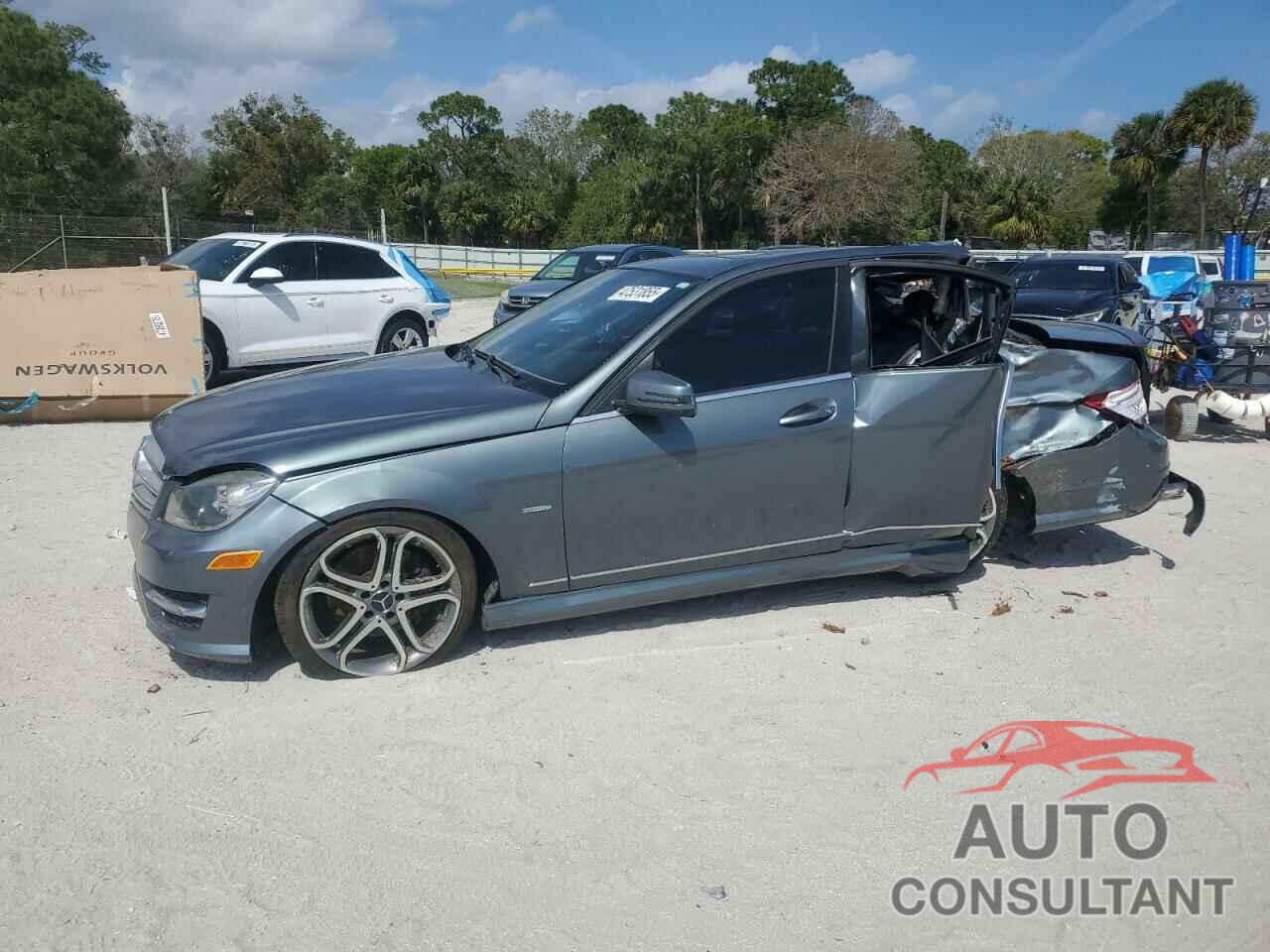 MERCEDES-BENZ C-CLASS 2012 - WDDGF5HB8CR216801