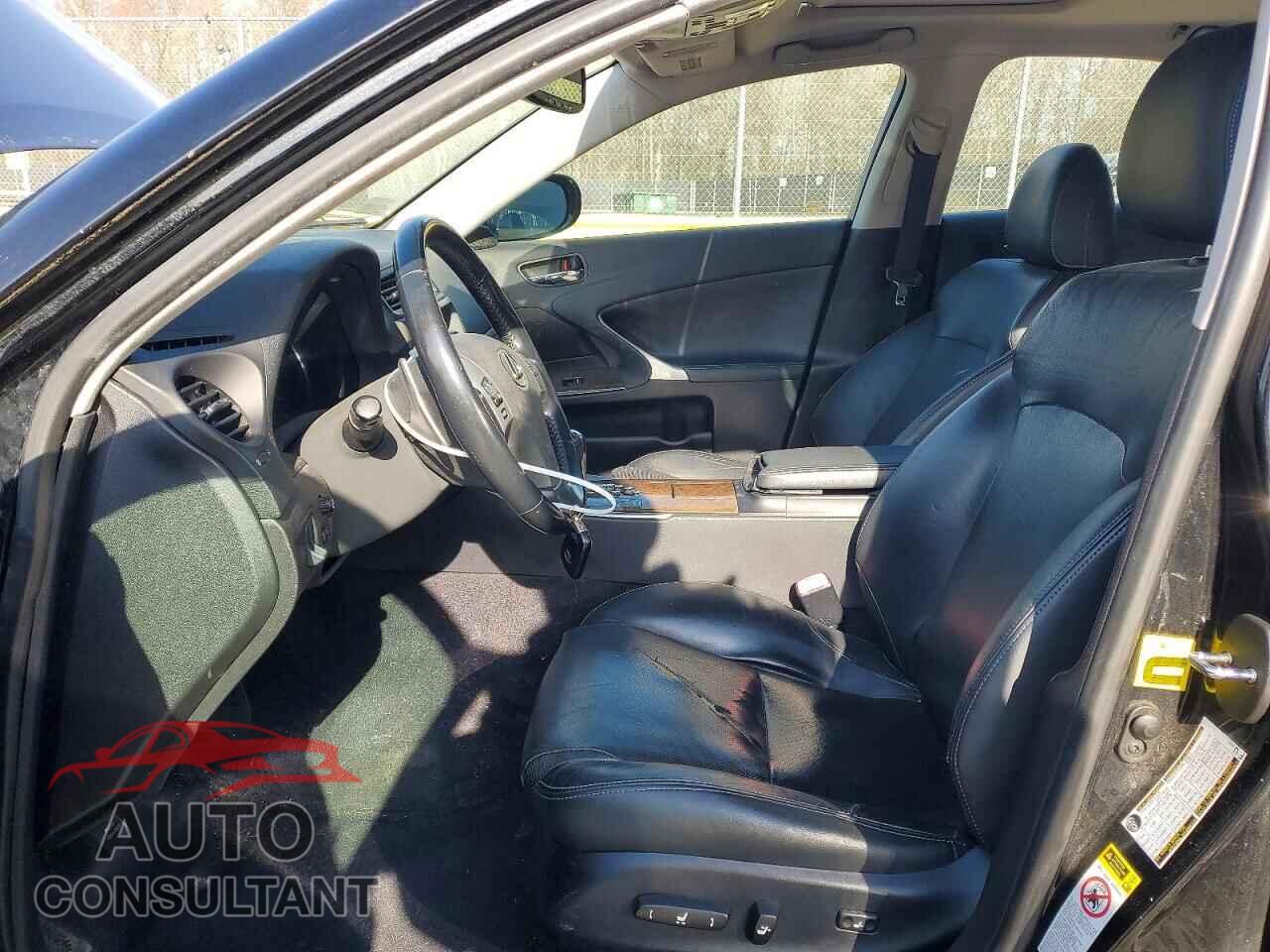 LEXUS IS 2011 - JTHCF5C25B5050418