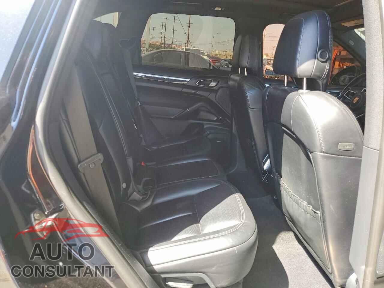 PORSCHE CAYENNE 2017 - WP1AA2A26HKA86152