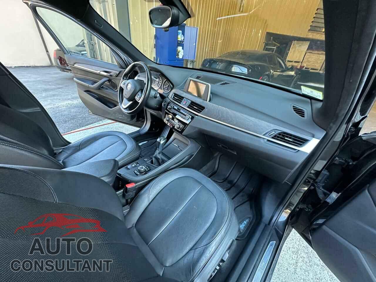 BMW X1 2017 - WBXHT3C32H5F67896