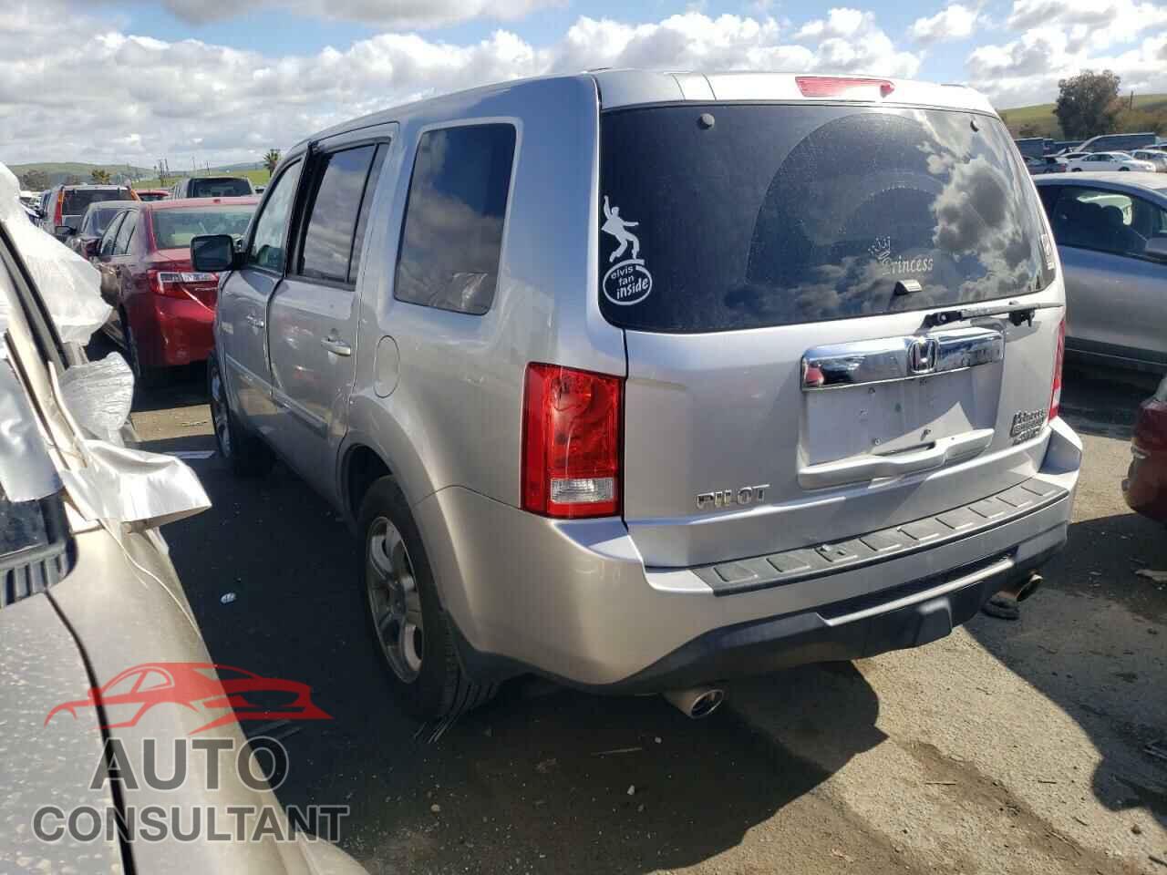 HONDA PILOT 2015 - 5FNYF4H51FB048609
