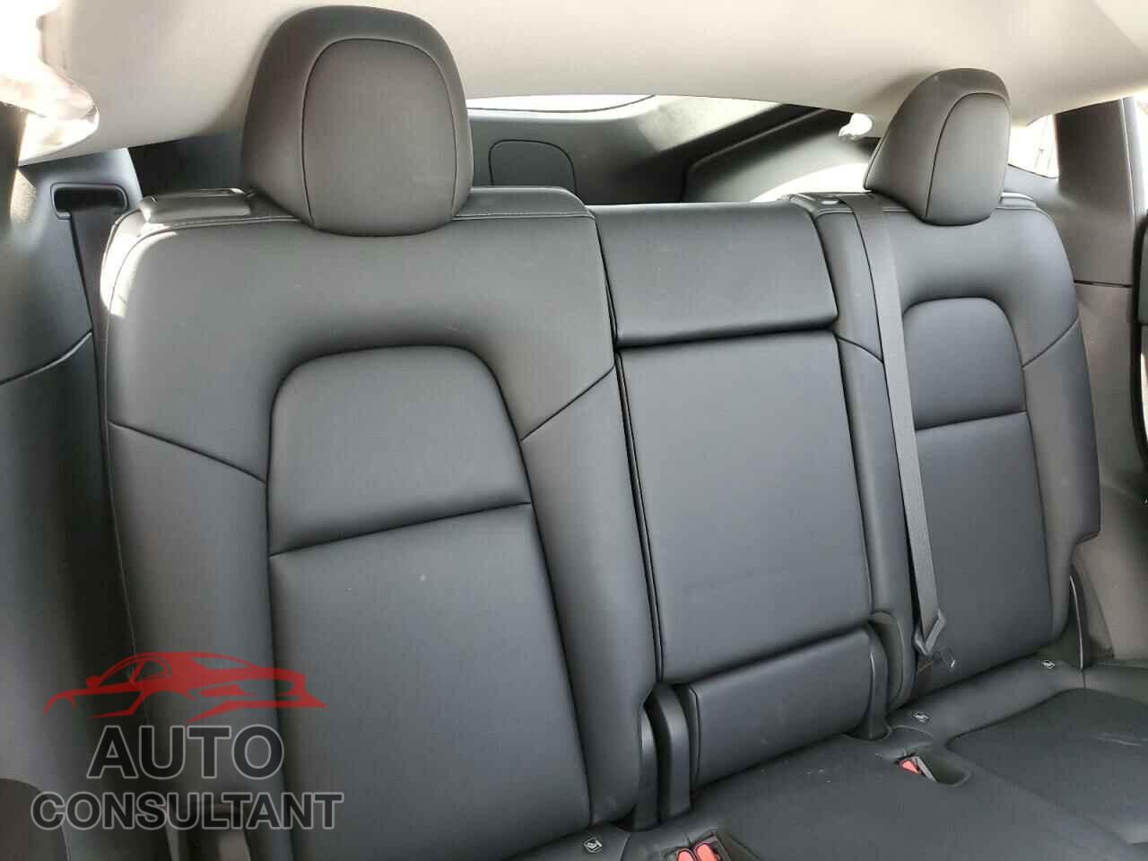TESLA MODEL Y 2021 - 5YJYGDED0MF124245