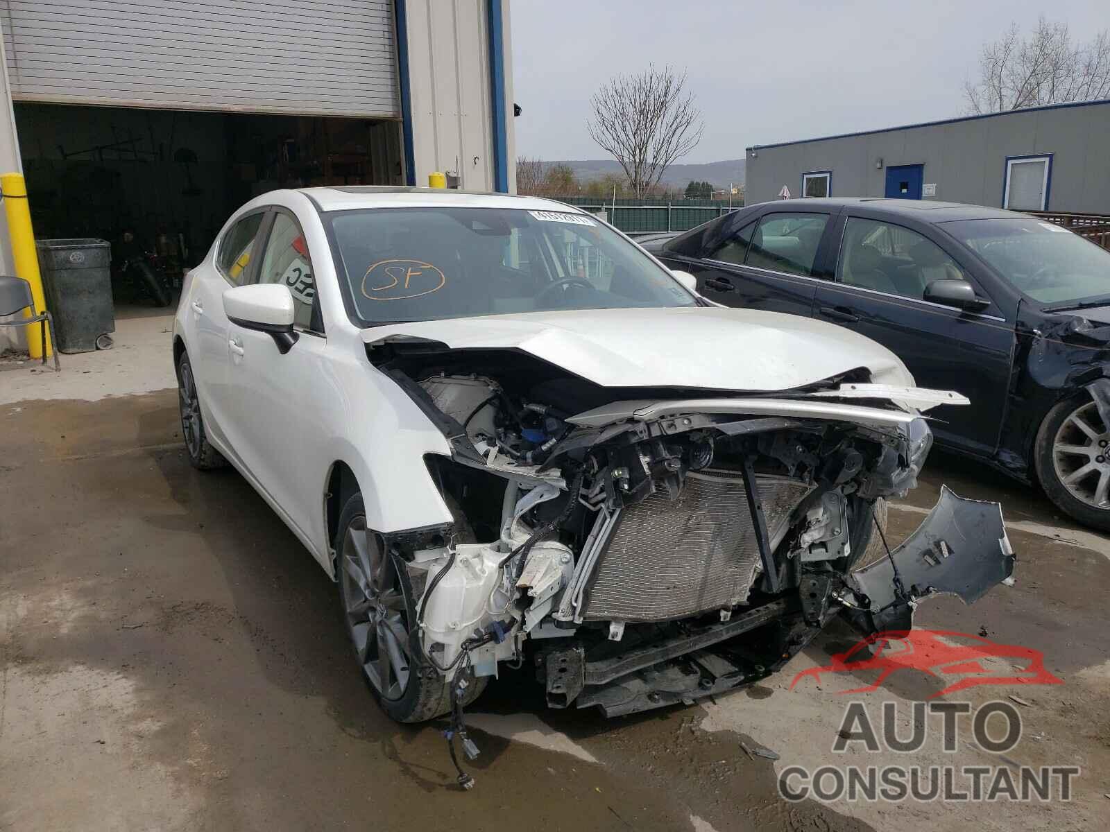 MAZDA 3 2018 - 3MZBN1L33JM255100