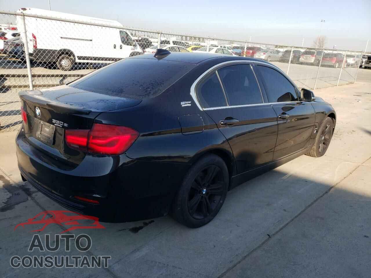 BMW 3 SERIES 2017 - WBA8E1C36HA030087