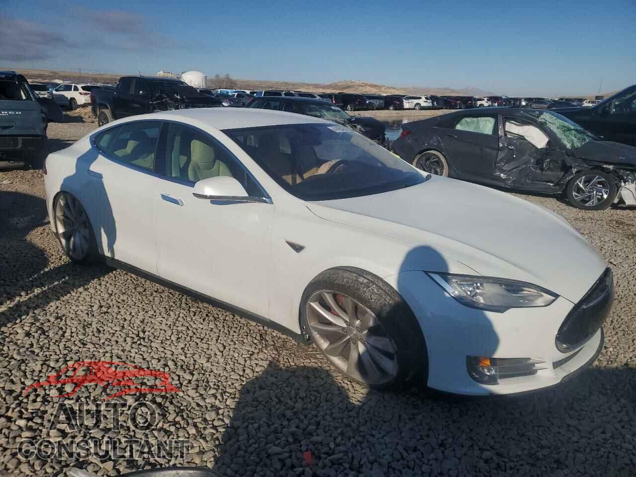 TESLA MODEL S 2015 - 5YJSA1E43FF104516