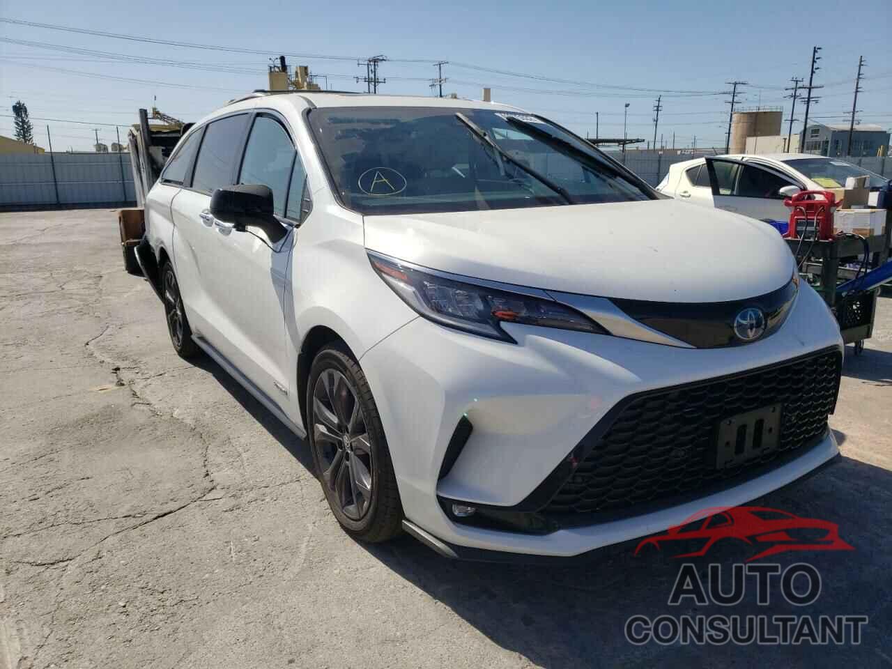 TOYOTA SIENNA 2021 - 5TDXRKEC8MS013830