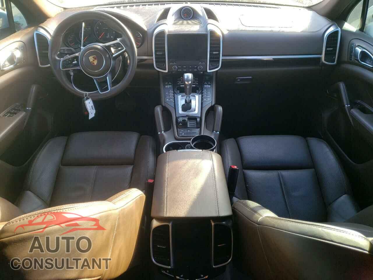 PORSCHE CAYENNE 2017 - WP1AA2A26HKA83610