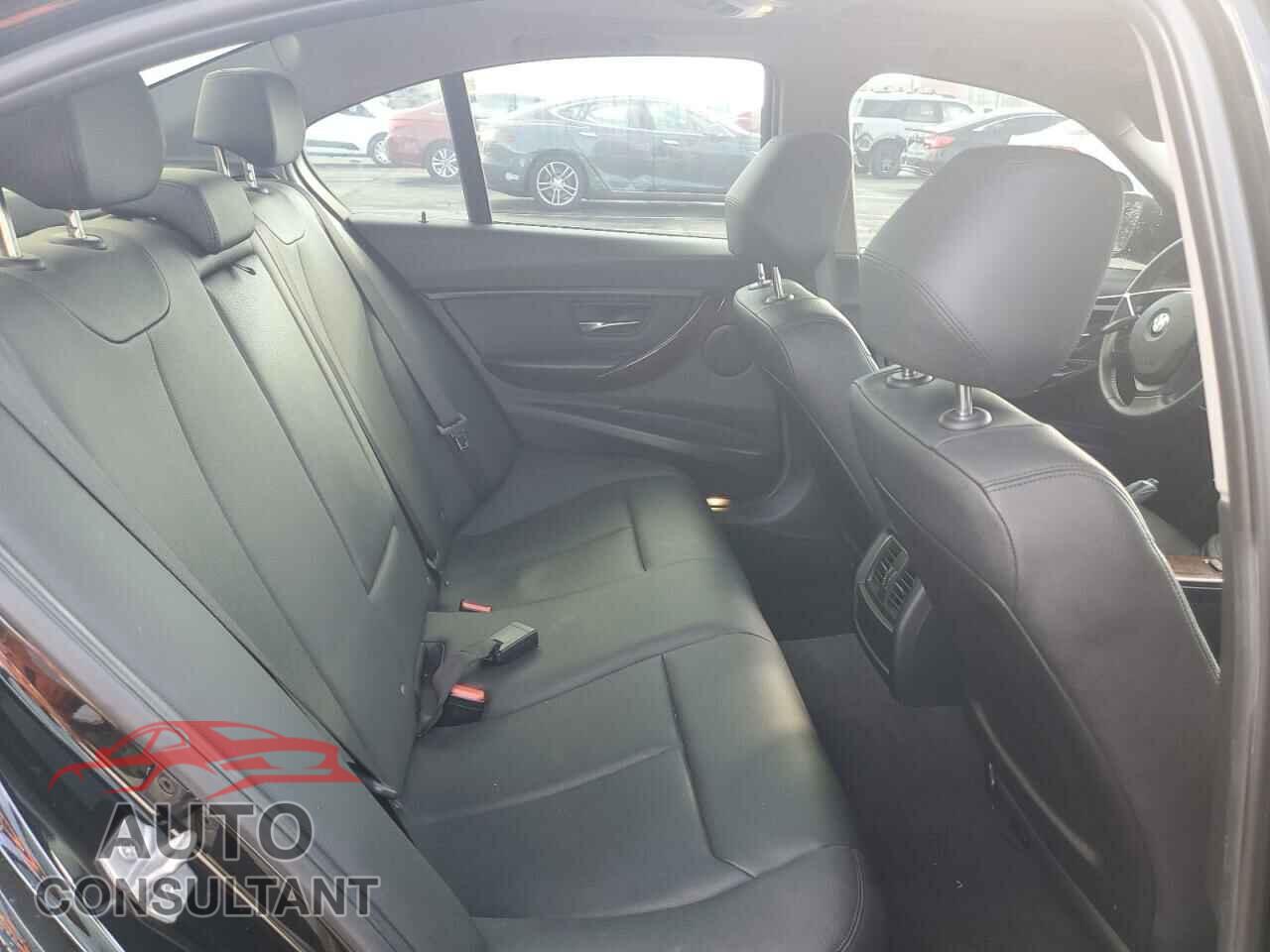 BMW 3 SERIES 2016 - WBA8E1G55GNU12288