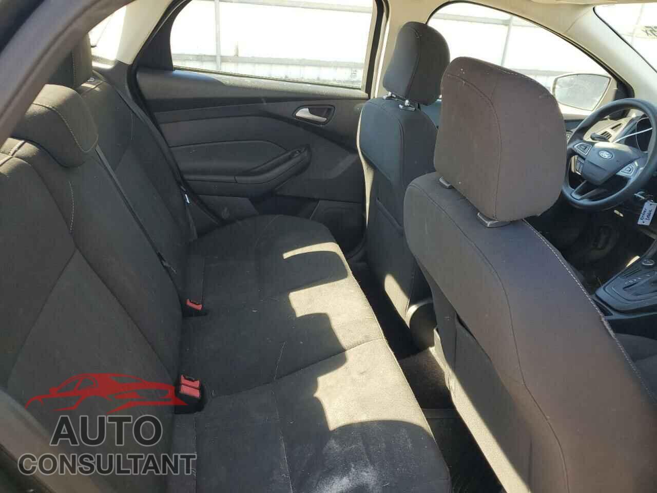 FORD FOCUS 2015 - 1FADP3F22FL299799