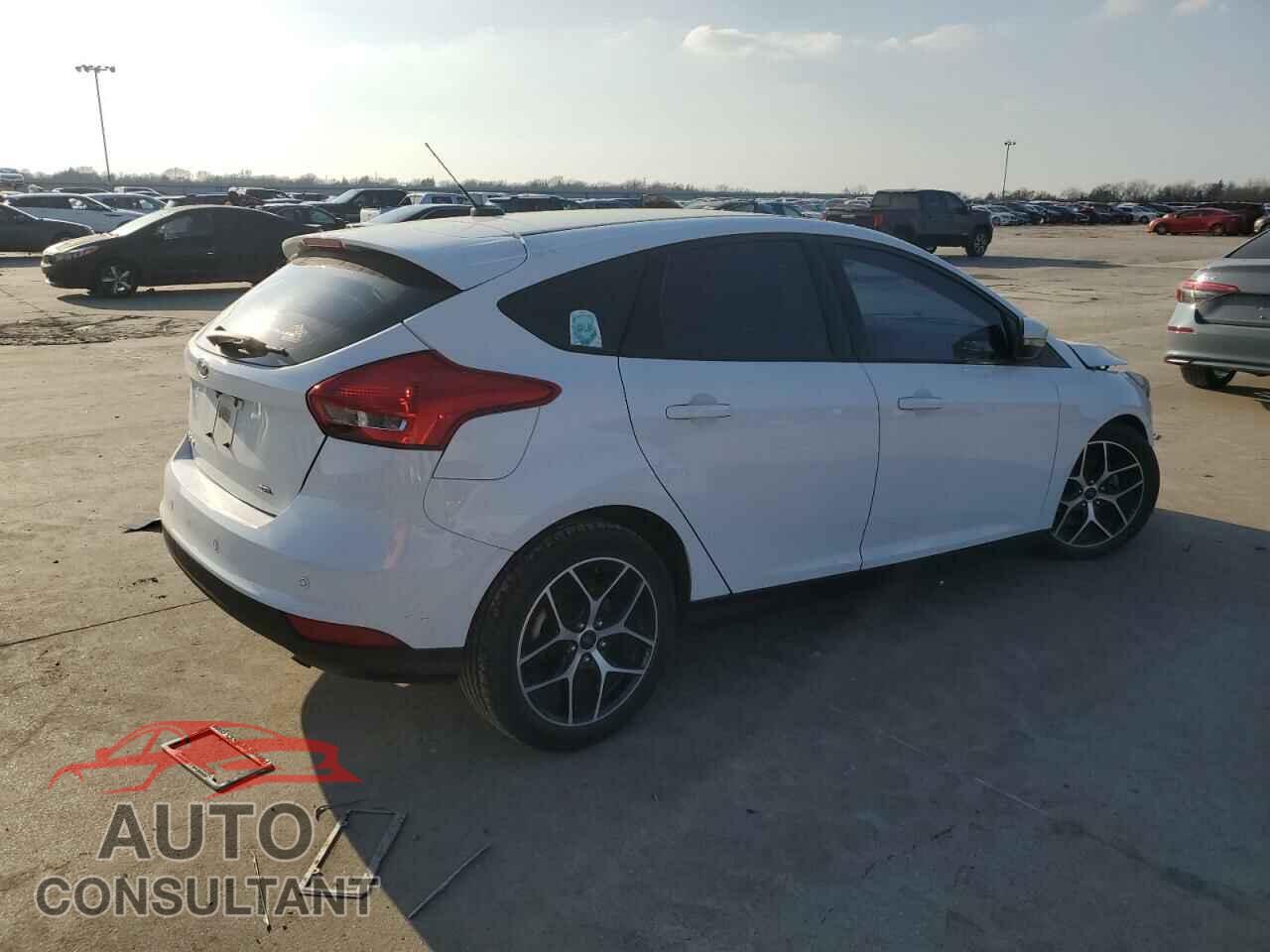FORD FOCUS 2018 - 1FADP3M27JL213480