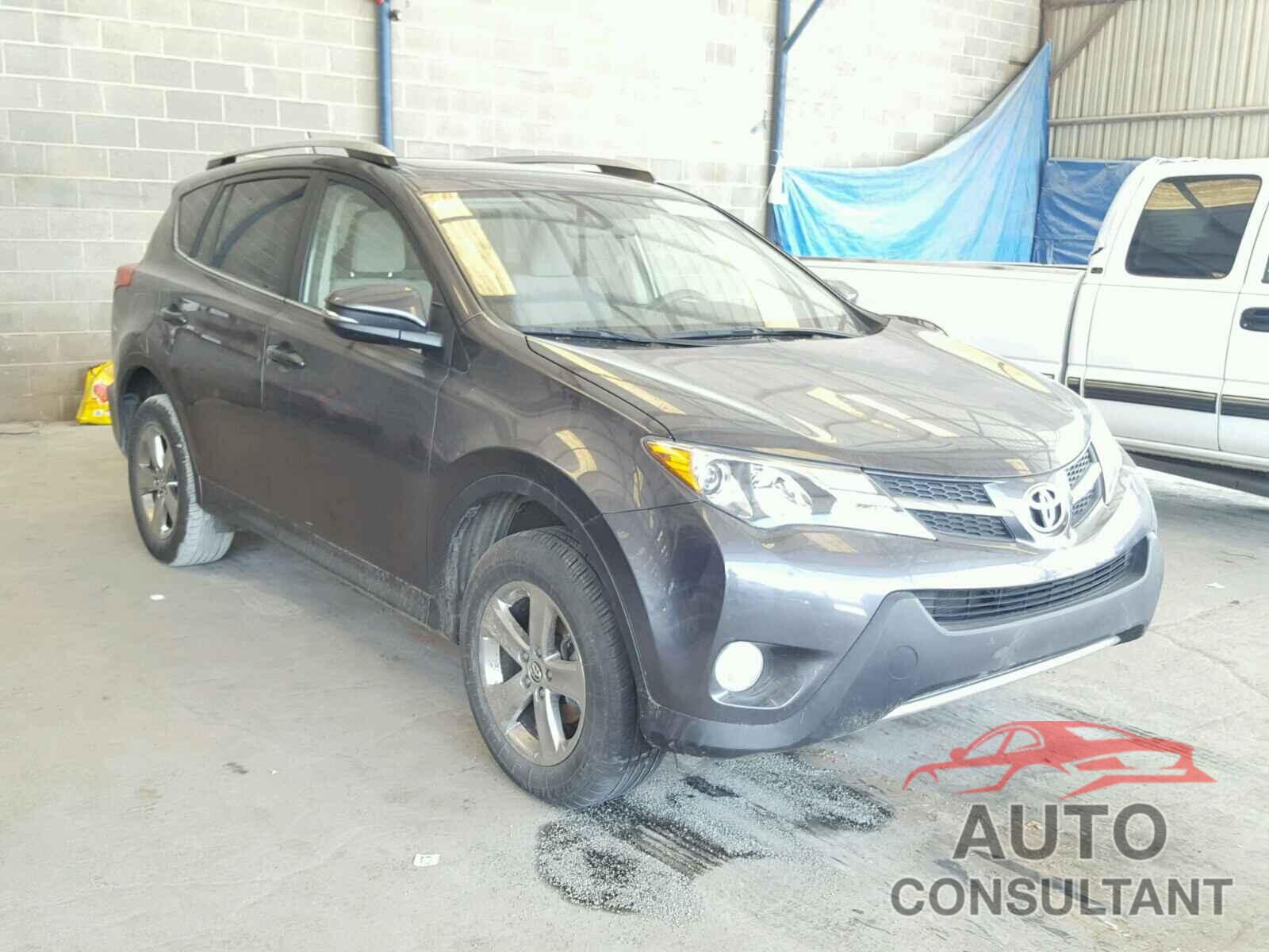 TOYOTA RAV4 XLE 2015 - JTMRFREV0FD141036