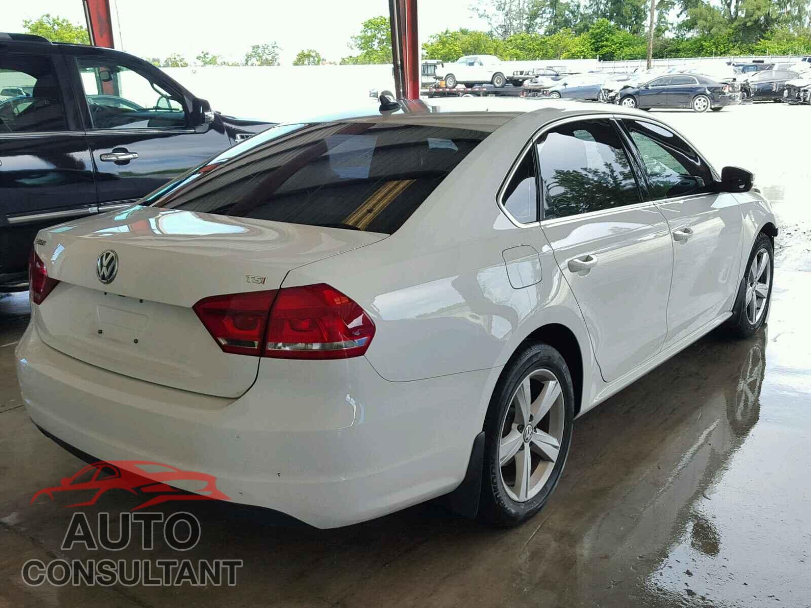 VOLKSWAGEN PASSAT 2015 - 1VWAT7A30FC082183
