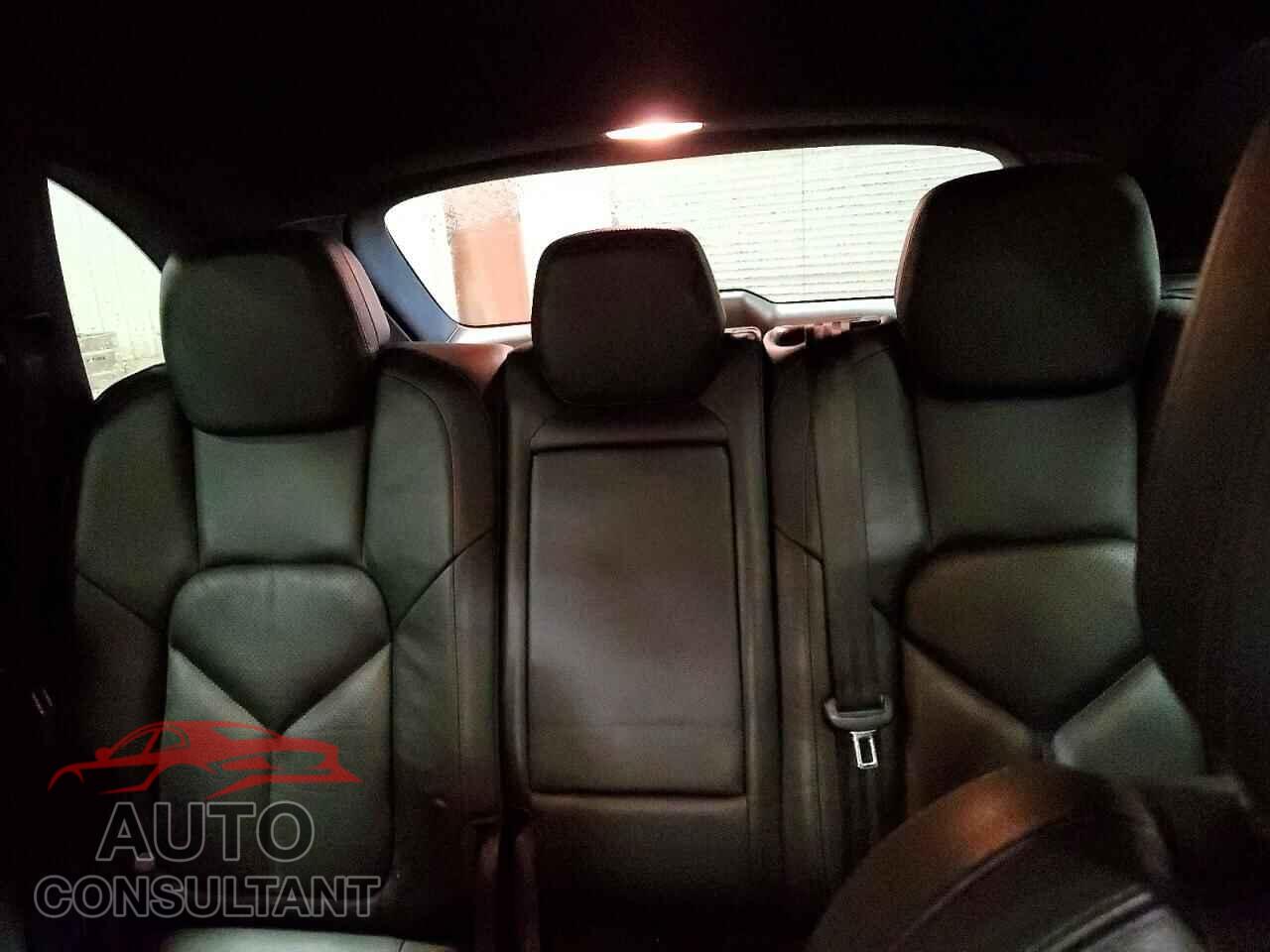 PORSCHE CAYENNE 2012 - WP1AA2A2XCLA12784