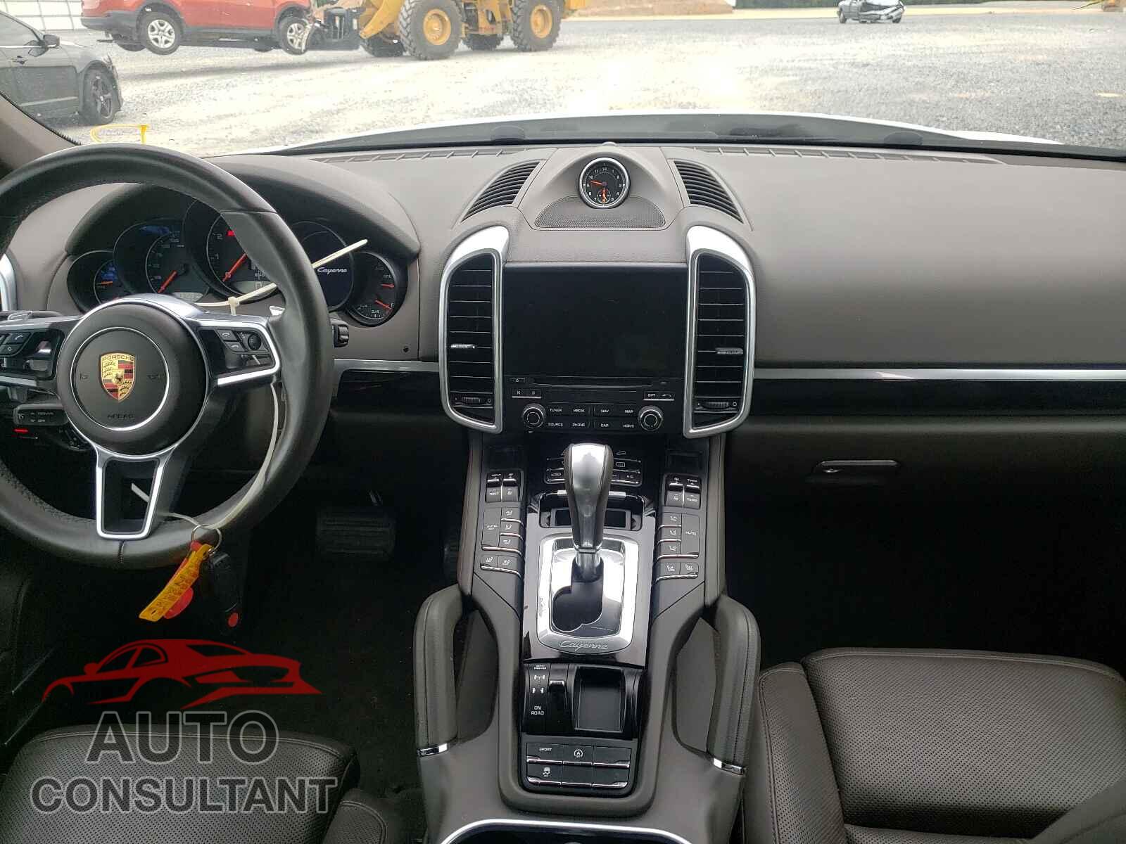 PORSCHE CAYENNE 2017 - WP1AA2A20HKA80699