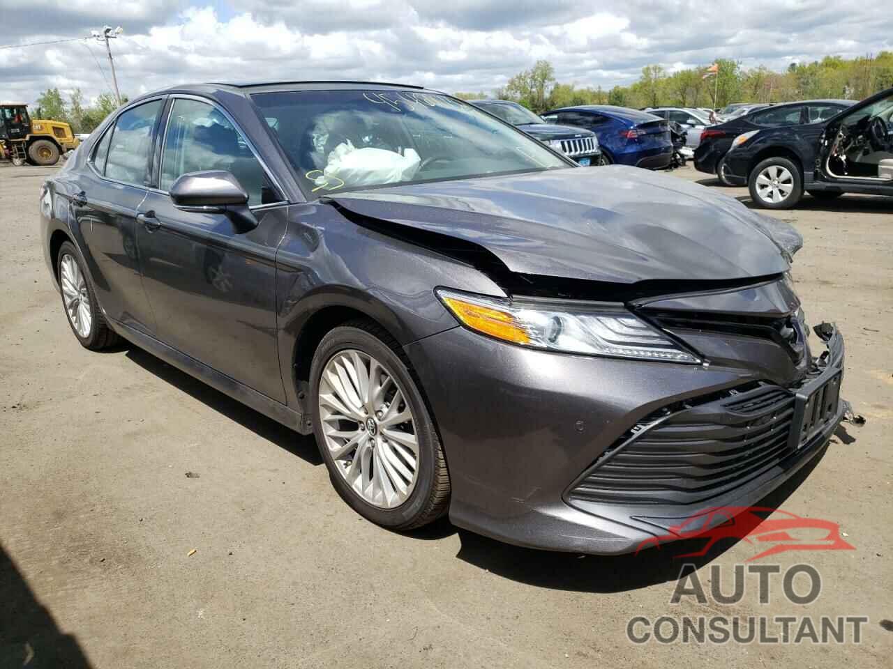 TOYOTA CAMRY 2018 - 4T1B11HK3JU135240