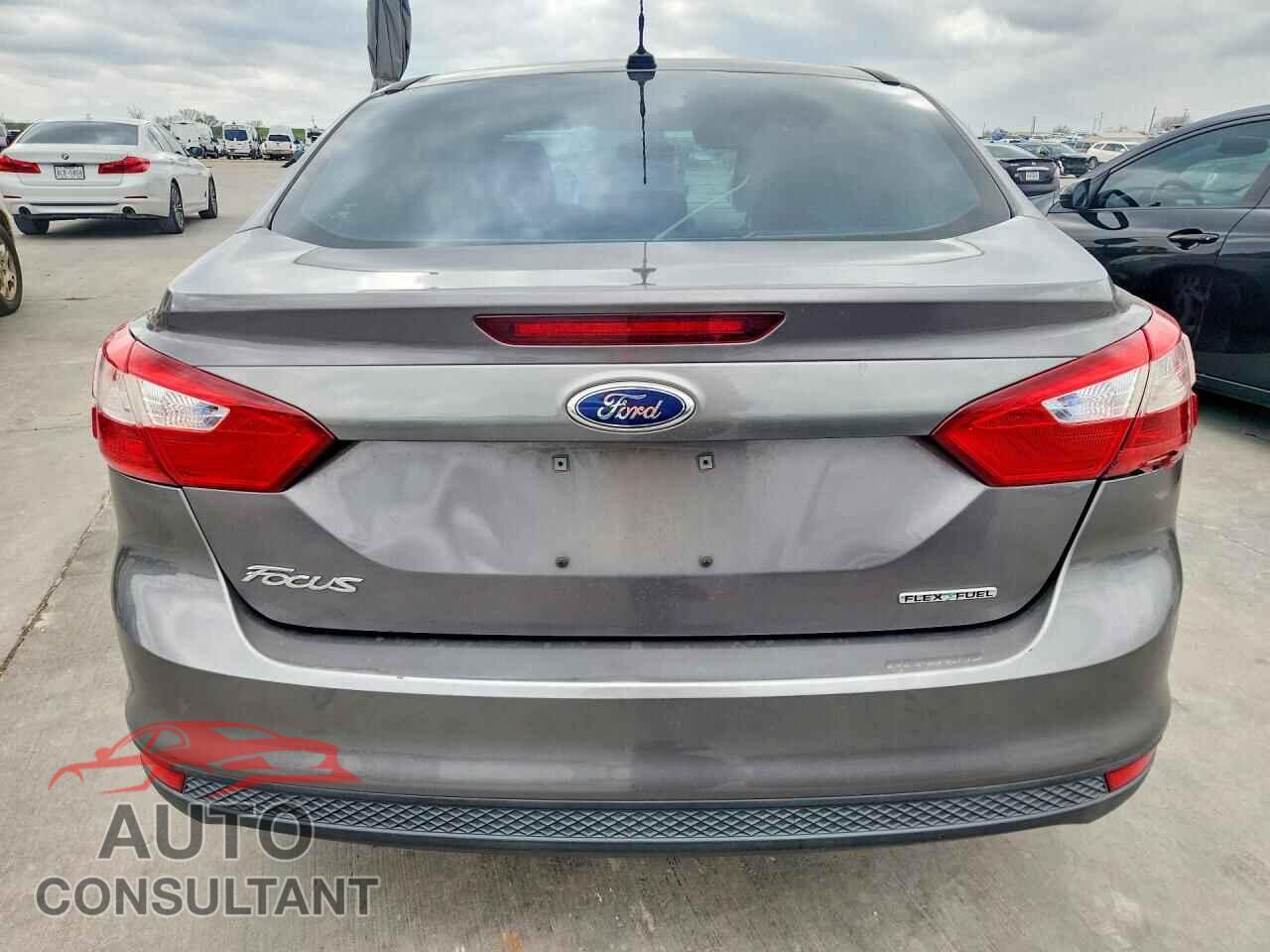 FORD FOCUS 2014 - 1FADP3E28EL218174