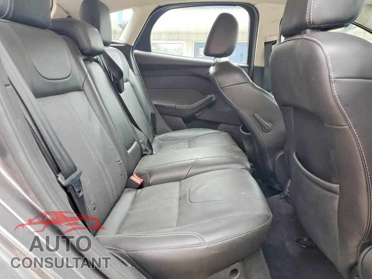 FORD FOCUS 2014 - 1FADP3K28EL206420
