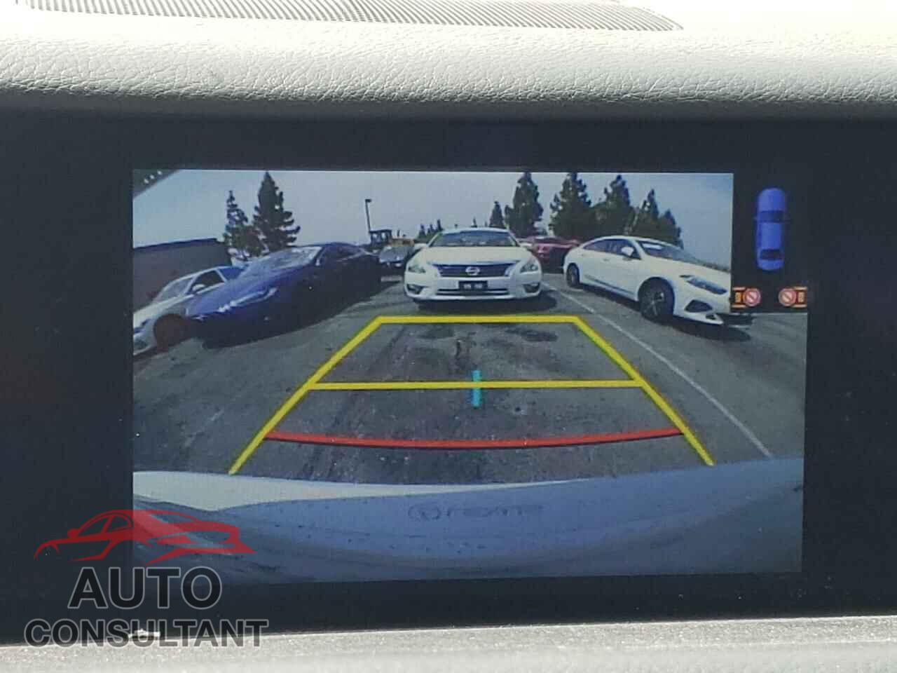 LEXUS IS 2018 - JTHBA1D23J5079657