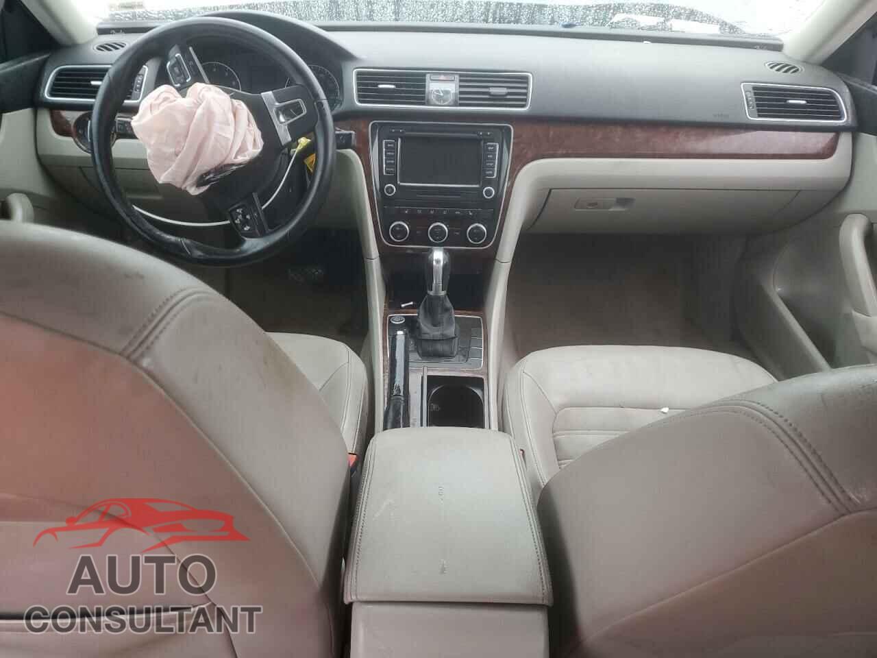 VOLKSWAGEN PASSAT 2012 - 1VWCP7A32CC070531