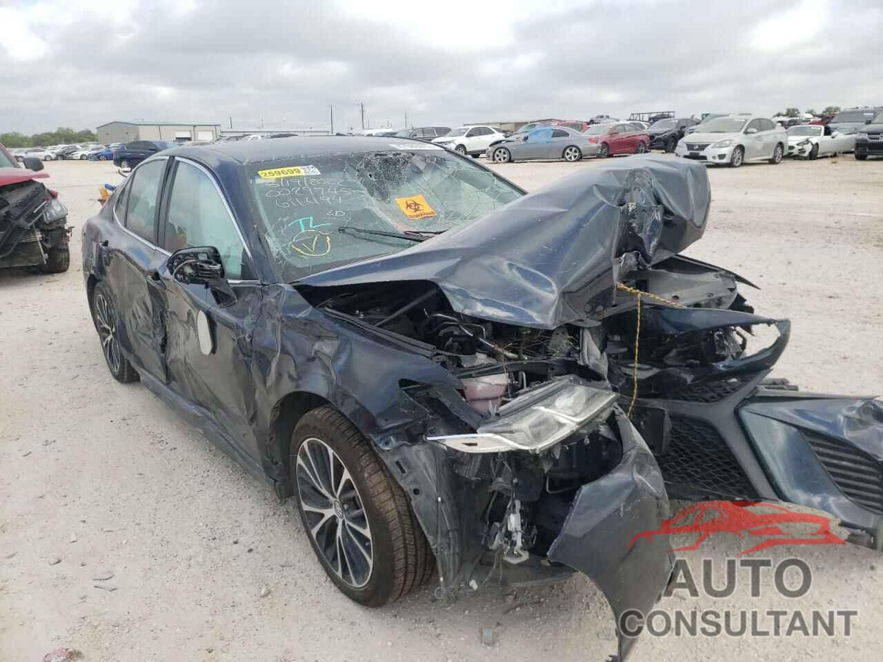 TOYOTA CAMRY 2018 - 4T1B11HK4JU611494